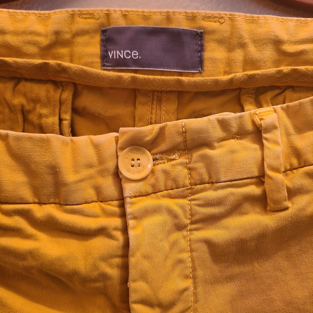 Vince Cargo Short in Old Gold Size 30